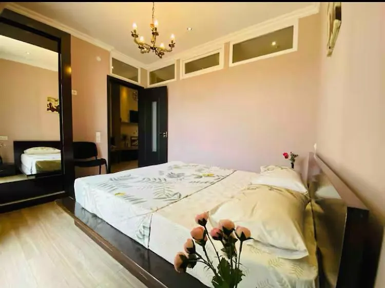 Apartment In The Green Zone Near Park Mziuri ティビリシ